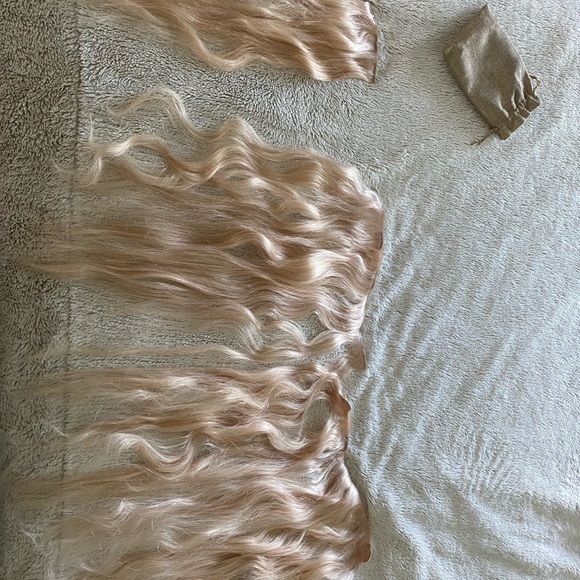 3 rows of 20 inch clip in remi cachet extensions #55 - Picture 3 of 3